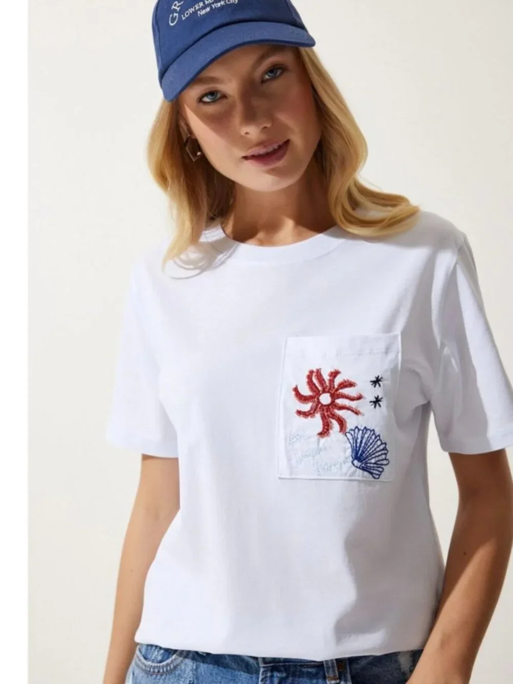 Zara White Embroidered Beaded Pocket Tee Coastal Sun Shell Graphic T-Shirt Sz M - Picture 1 of 8